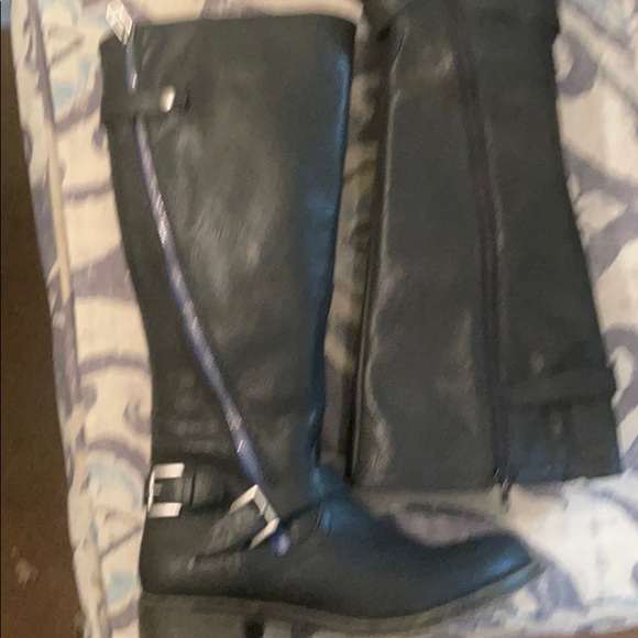 Boots - Picture 4 of 4